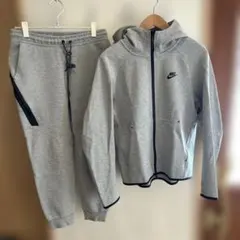 nikeテック スウェット