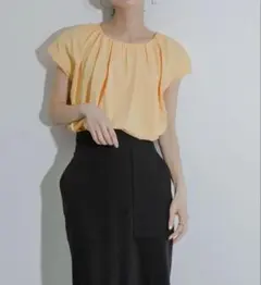 新品未使用　クールタッチフレンチスリーブタックブラウスTシャツ