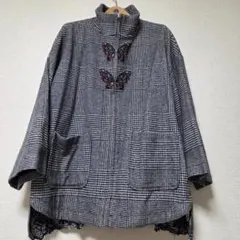 イズスカラー　蝶刺繍入りコート