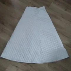 【美品】オフホワイト キルティング ロングスカート