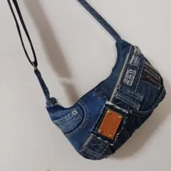リメイクデニム　半月型ショルダーバッグ　スリングバッグ Sサイズ