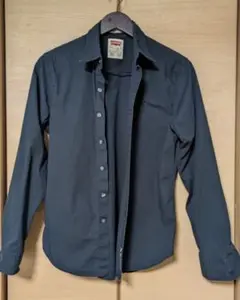 Levi's スリムフィット ネイビーシャツ