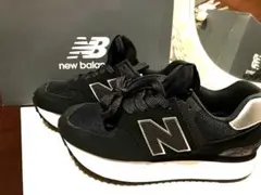 ニューバランス 新品　タグ付き　厚底スニーカー　ブラック　24.5CM