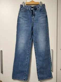 UNIQLO ストレートデニム ライトブルー　22 美品　匿名配送