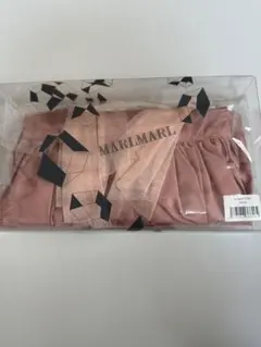 新品未使用　箱入り　MARLMARL 食事エプロン