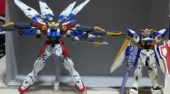 【スミ入れつや消し】HGウイングゼロ ＆ EGウイングガンダム 完成品ジャンクのサムネイル