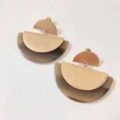 ピアス　ヴィンテージ風　大ぶりピアス　ゴールド　カーキ