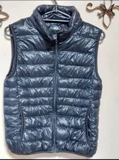 お買い得！秋冬物！140男の子　ユニクロ　ダウンベスト　ブラック　1枚あると便利