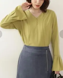 ダブルフリルVネックブラウス N. NATURAL BEAUTY BASIC