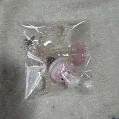 サンリオ　ホワイトフリルデザインシリーズ　シークレットストラップ　ピアノ