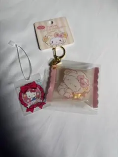 セット売りハローキティしゃかしゃかピローキーホルダー&ハローキティシール 未使用