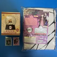 鬼滅の刃 キラキラドーム 善逸、フード付バスタオル胡蝶しのぶ、キーホルダー２個