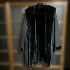 フード付きダークグレーロングコート