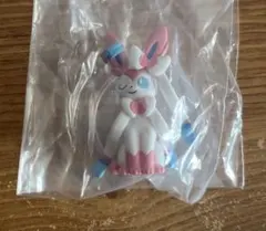 ポケモン　しっぽみてみて！フィギュア　ニンフィア