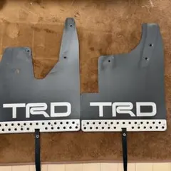 ハイラックス　TRD マッドフラップのサムネイル