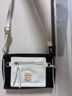 ホワイト/ブラック ショルダーバッグ　Tommy Hilfiger トミーのサムネイル