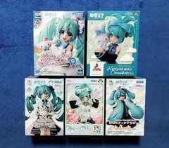 初音ミク　フィギュア　desktop cute シナモロール　4個 初音ミク フィギュア desktop cute シナモロール 4個 - メルカリ