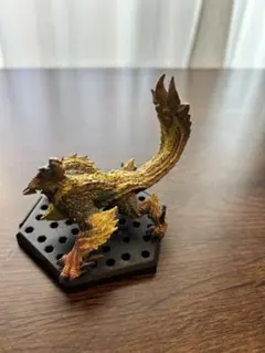 モンスターハンター　ヌシ・ジンオウガ　フィギュア 六角形台座