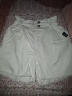 ホワイトフリーショートパンツ