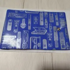 マリークワントの化粧品デザインのカードケース