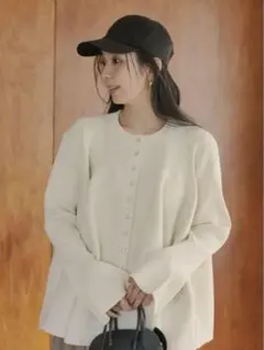 ミーリー meri ボリュームペプラムカーデ　アイボリー 2025年最新】meri ミーリー カーディガンの人気アイテム - メルカリ
