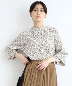 INDIVI 【モノグラム柄】クラシックボリュームブラウス