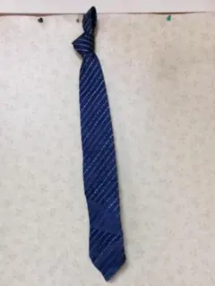 103042　トラサルディ　ネクタイ　紺色