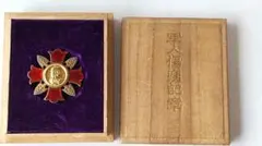 軍人傷痍記章 金色 勲章 旧日本軍 バッジ - メルカリ