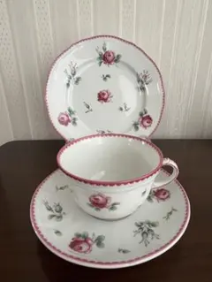 リチャードジノリ　アンティークローズ　ティーカップ&ソーサー、ケーキ皿のセット