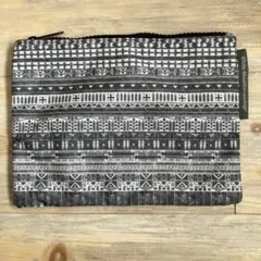 White Mountaineering 幾何学模様ポーチ　男女兼用ユニセックス