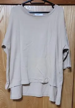 【niko and…】ベージュ 五分袖 Tシャツ