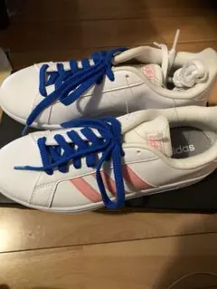 adidas ホワイト ピンク スニーカー