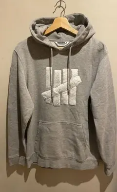 UNDEFEATED　アンディフィーテッド　パーカー　M