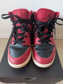 エアジョーダン1 MID 22.5cm