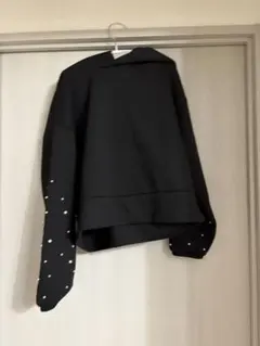 【美品　試着のみ】ange Charme パール付きパーカー　　ブラック　黒