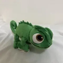ディズニーリゾート　ラプンツェル　パスカル　カメレオン　肩のせぬいぐるみ