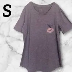 美品✨リッププリント付【S】グレー 半袖Tシャツ レディース