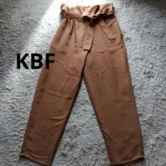 KBF ブラウン カジュアルパンツ ウエストリボン付き