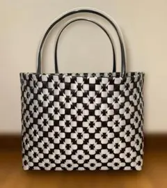 No.８２　ブラック✕白花柄　プラカゴバック　PPバンド　ハンドメイド