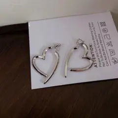 ピアス シルバー ハート 揺れる♡かわいい フープ オシャレ 韓国 レディース