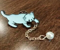 【ピンバッジ】白猫　パールチェーン付　ねこ　ペット