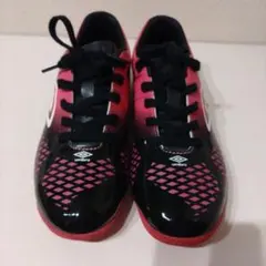 Umbro トレーニングシューズ ピンク/ブラック　23cm