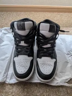 Air Jordan 1 MID SE ハイカットスニーカー ブラック/ホワイトのサムネイル