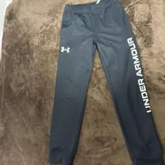 UNDER ARMOUR グレー ロングパンツ　150