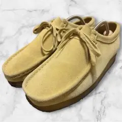 UA別注 クラークス ワラビーモンク ベージュ UK8.5 箱無 美品 - メルカリ