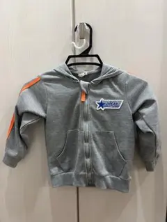 グレーのフード付きパーカー 110cm