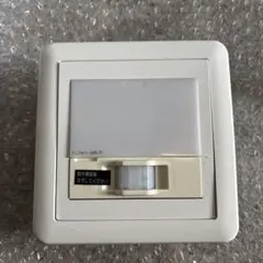 LBC70069 センサー付きフットライト