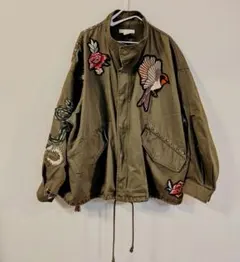 ミリタリージャケット 豪華ワッペン　刺繍　デザイン