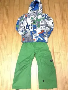 映える♡QUIKSILVER✨️スノボウエア 上下セット 130前後✨️