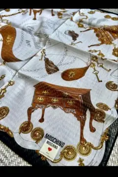 【新品】MOSCHINO おしゃれハンカチのサムネイル
